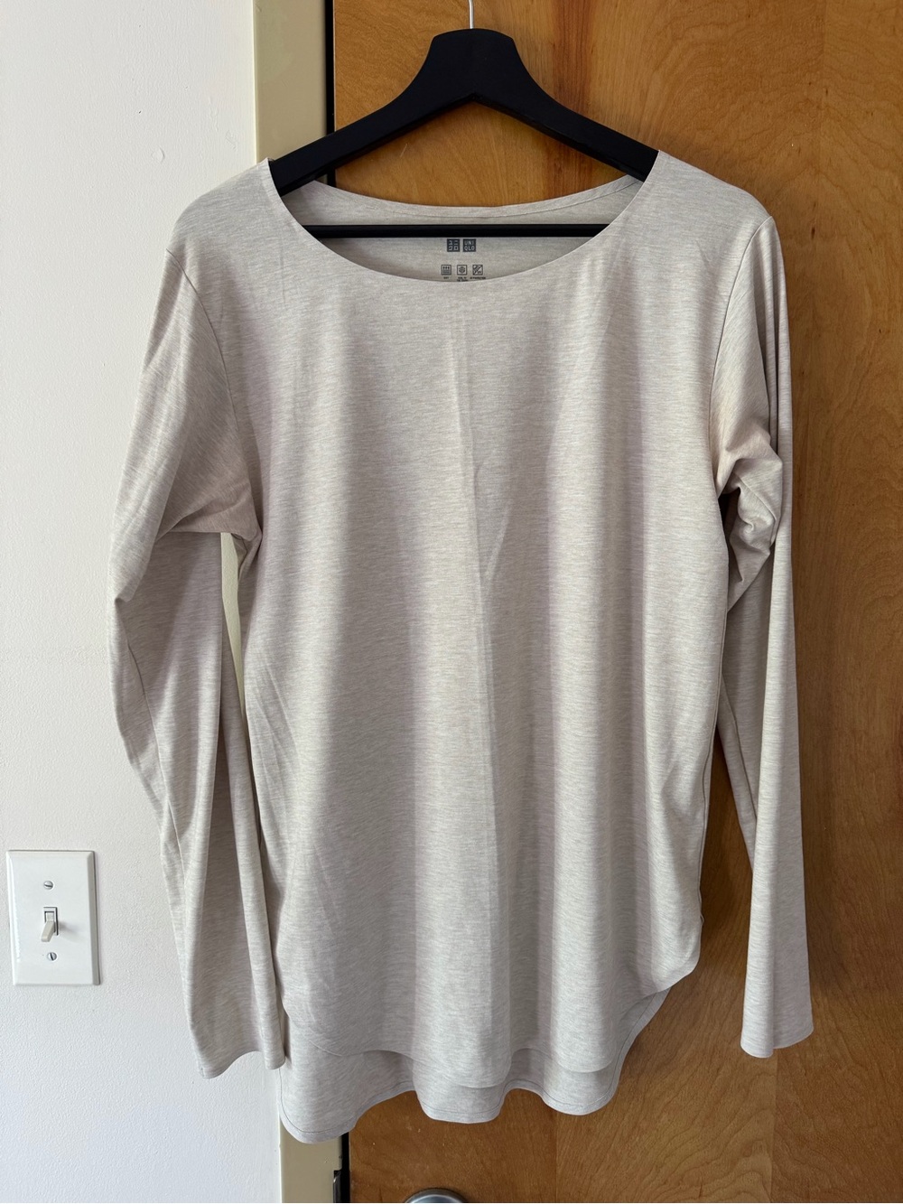Uniqlo Airism Light Beige Long-Sleeve Crewneck Top / Size S